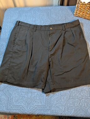 Haggar Black Dress Shorts Men’s Size 42 Pleated Front Comfort Waist Cotton Blend